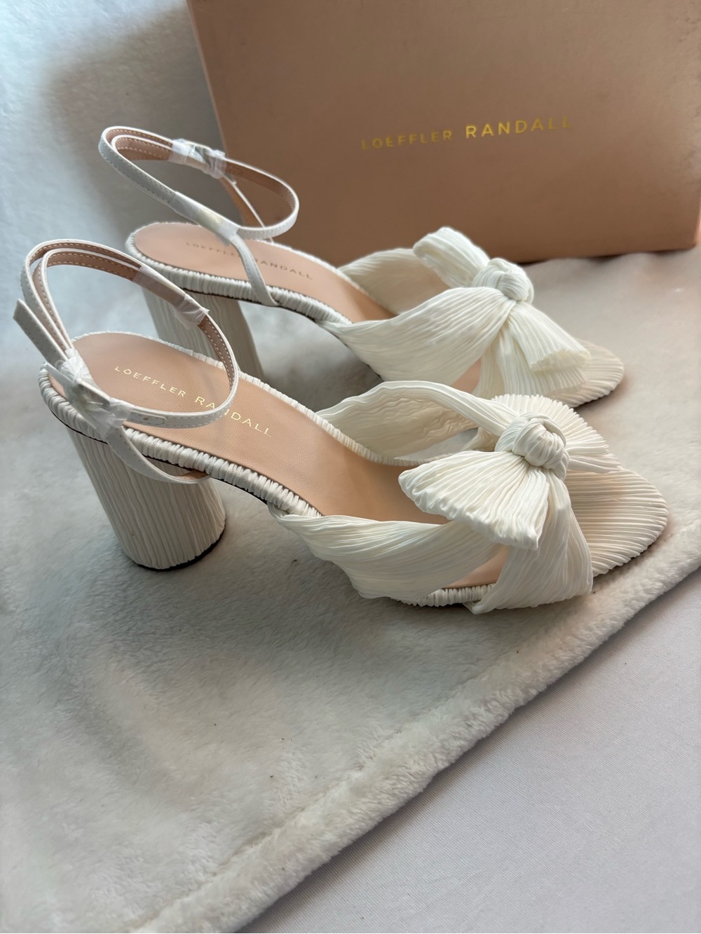 LOEFFLER RANDALL Camellia White Pleated Knot Bow Sandal Size 11 NIB